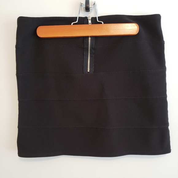 Basic Mini Skirt with Back Zipper Medium Night Out Date Coquette - Picture 2 of 6